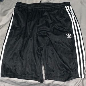 Adidas basketball shorts size medium